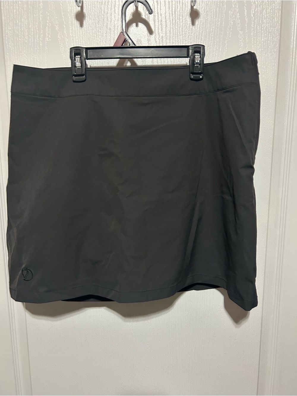 Fjallräven Classic Black Women's Skort - Sleek Everyday Style